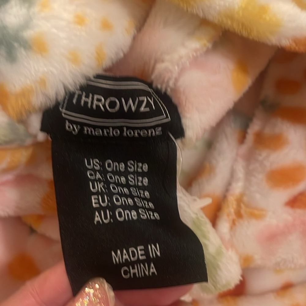 ✨NWT ✨ THROWSY in Wildflower ONE Size fits most super cute her tag fell off 🫠 - Picture 8 of 9